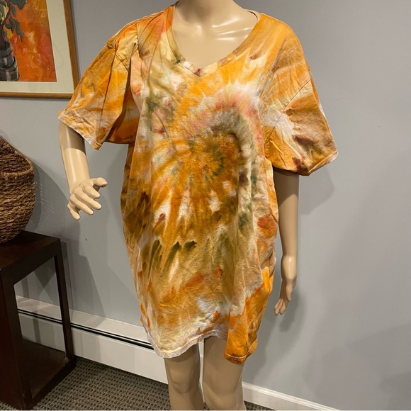 Tiedye vneck tshirt 2XL autumn spiral in brown, orange, and gold gravity dye - Picture 2 of 7